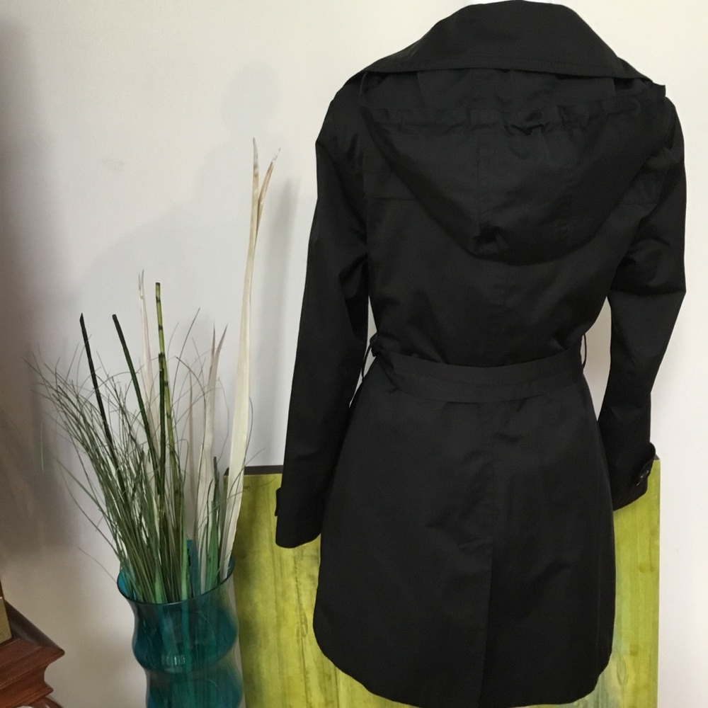 Saks Fifth Avenue coat. - Picture 3 of 7